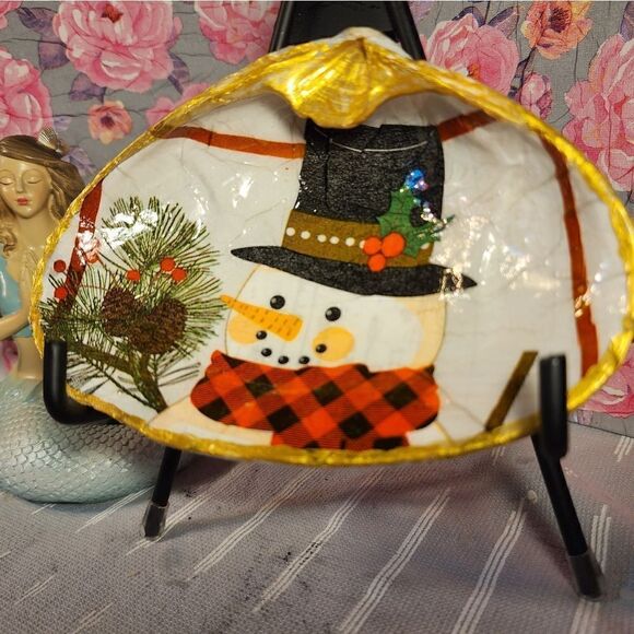DECOUPAGE CLAM SHELL DECOUPAGE SNOWMAN ⛄️ ON A CLAM SHELL TRINKET DISH - Picture 4 of 12